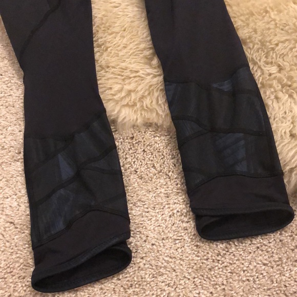 Lululemon Fresh Mesh Run Crop Wind Chill Deep Navy  25” Inseam w Pockets Size 4 - Picture 13 of 16